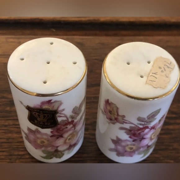 HUGE SALE! VINTAGE GOLDEN CROWN E&R W. GERMANY PORCELAIN SALT/PEPPER SHAKERS - Picture 3 of 6
